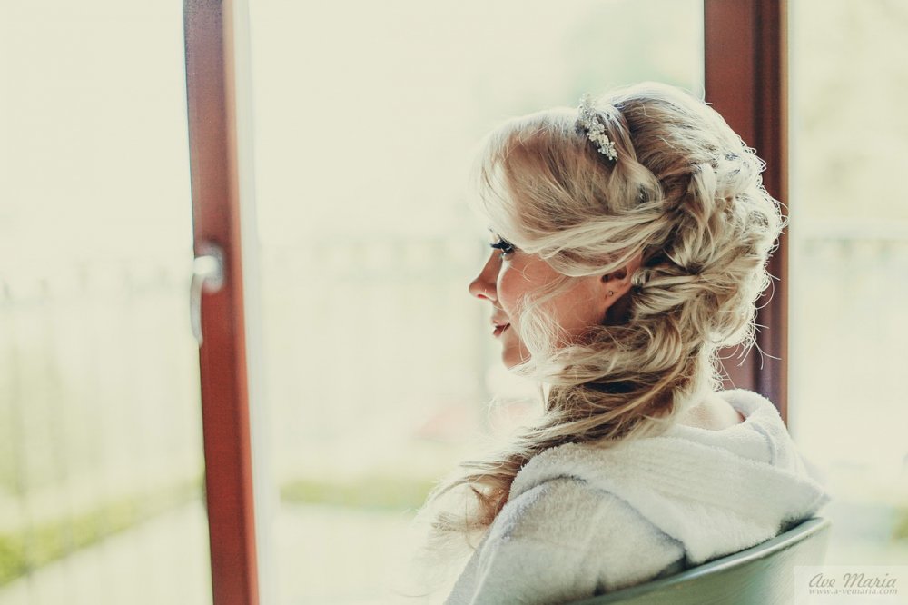 a bridal side hairstyle