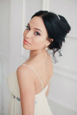 Элегантная прическа невесты