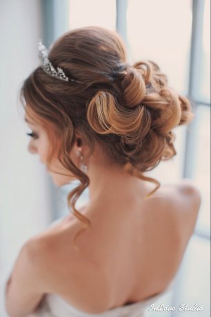 Элегантная прическа невесты