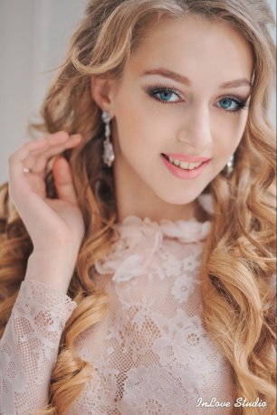 Легкий вечерний макияж на свадьбу