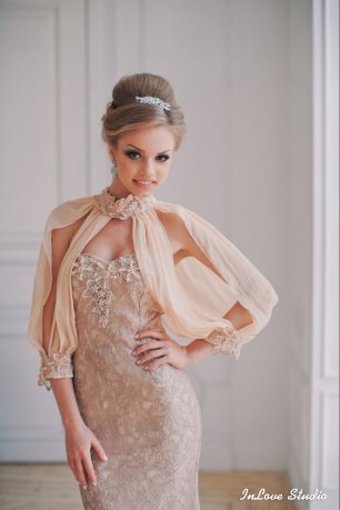 Свадебное платье с раскрытым кукавом