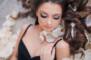 Выразительный макияж на свадебную фотосъёмку