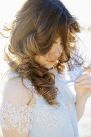 Легкие локоны на свадьбу
