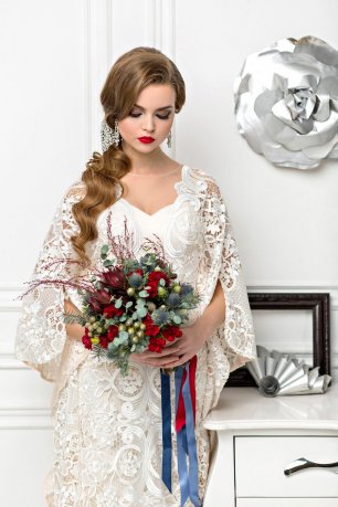 Букет невесты с яркими акцентами