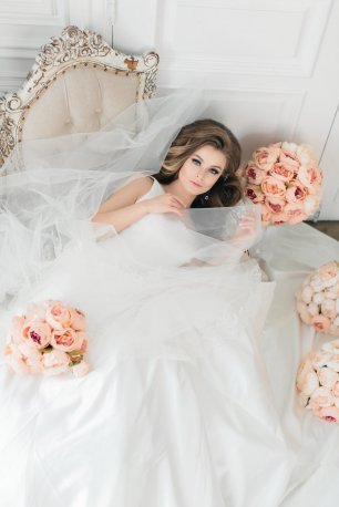 Нежный образ невесты в фате