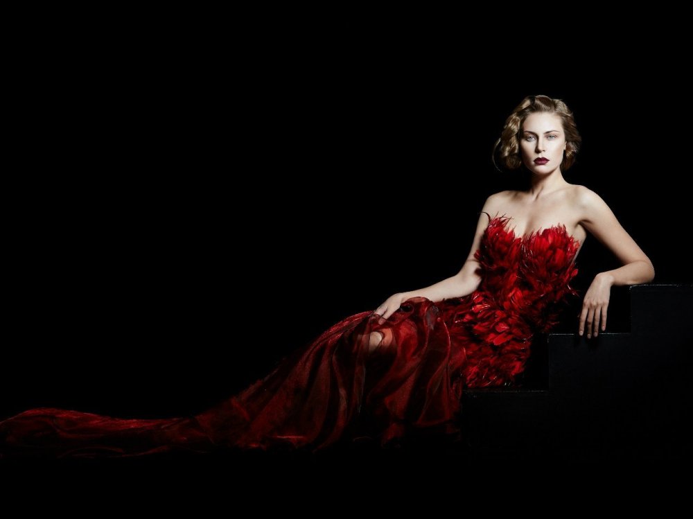 Макияж, прическа, образ Назарова Анна. Фото www.bybelousov.ru<br />
На фото актриса Юлия Мельникова