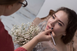 Макияж и прическа