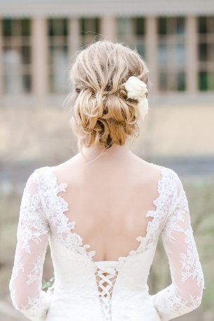 Воздушный пучок с цветками розы