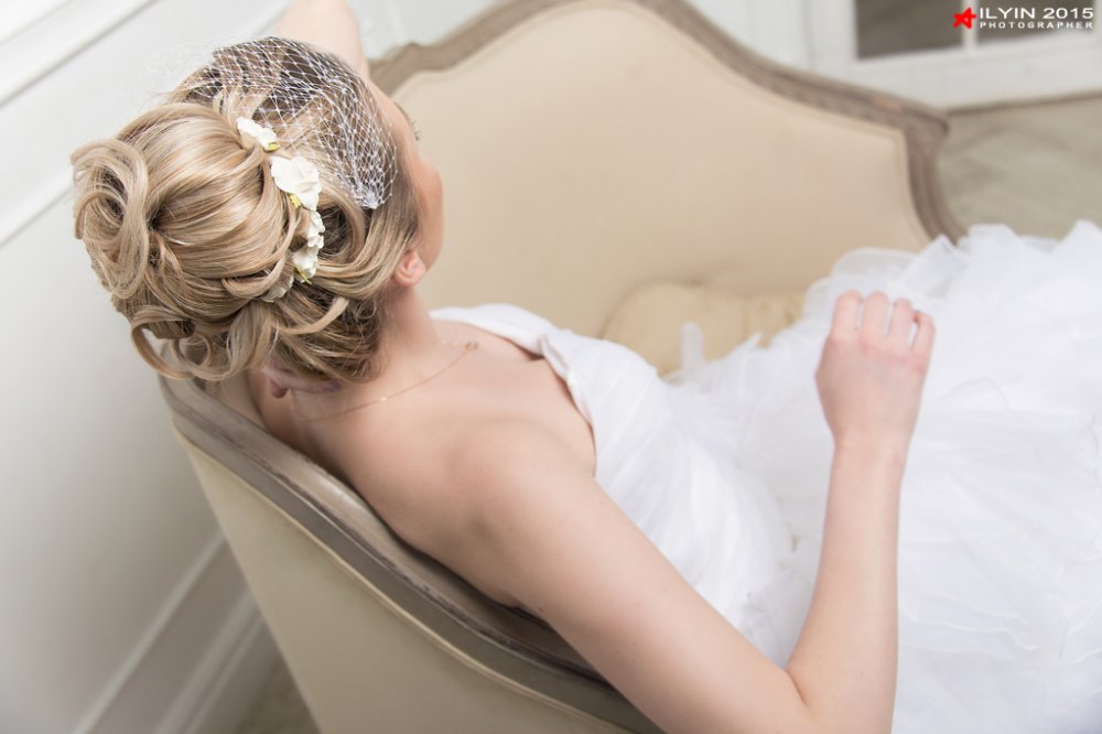 Прическа невесты с вуалью