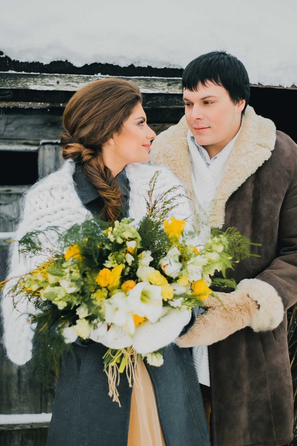 Загородная история любви Кати и Ромы, очарованных белоснежным временем года, с долгими прогулками по пушистому как облако снегу, про то, что любовь согревает в самый холодный день.Макияж и прическа Анна Акопова