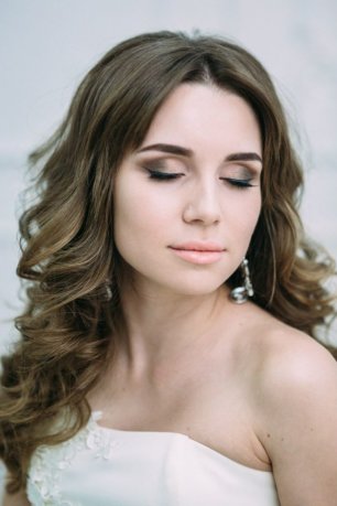 Нежный макияж и мягкие локоны