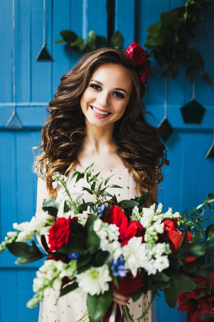 Макияж - Варвара Степанова
Фото- Лиза Медведева
Прическа - Ксения Реброва 
Декор - Либерта. Декор и флористика, букет невесты 
Каллиграфия - Анна Суворова 
Платье - Свадебные и вечерние платья Татьяна Кочнова 
Гирлянды - MERRY LIGHTS Гирлянды из лампочек