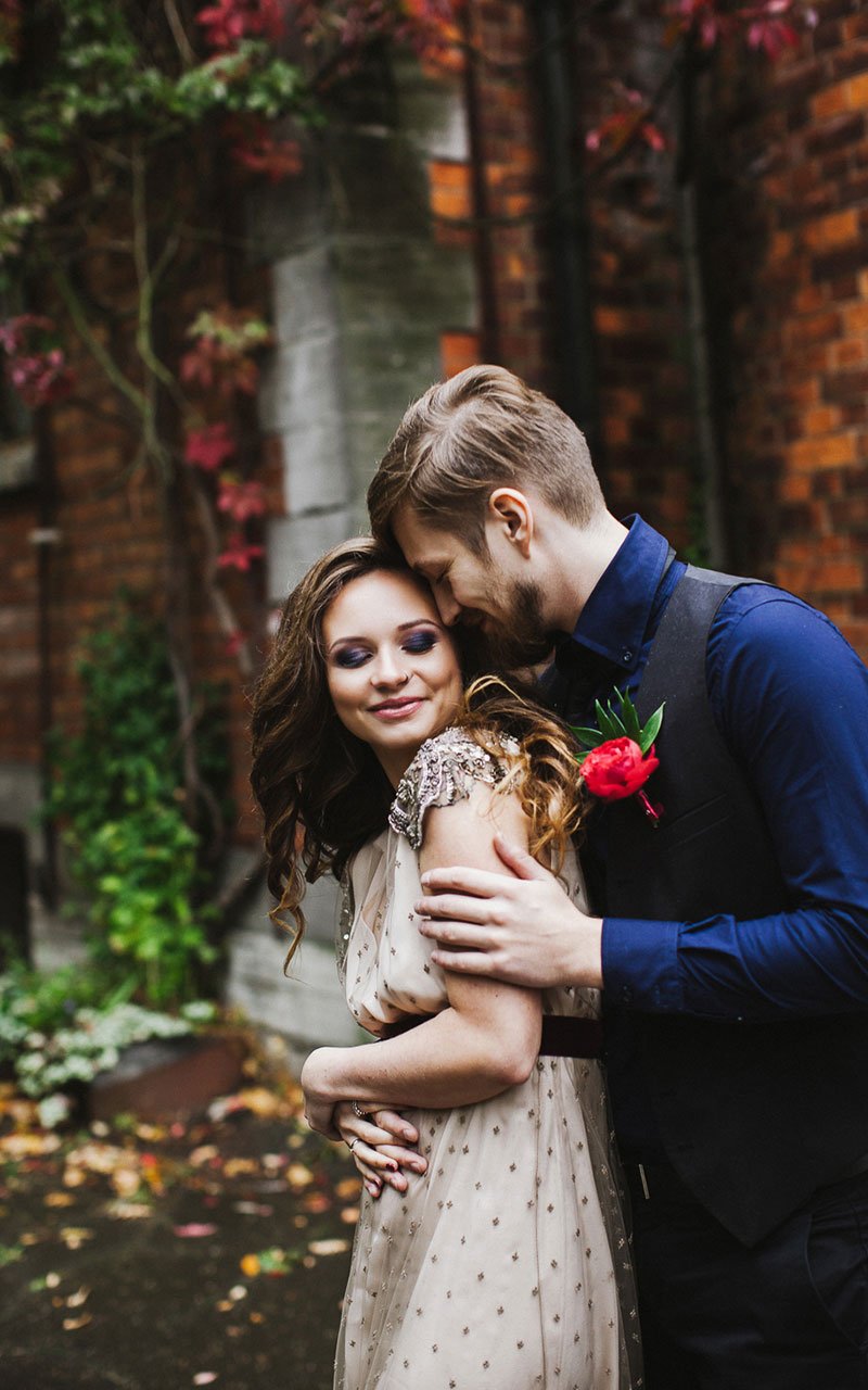 Макияж - Варвара Степанова
Фото- Лиза Медведева
Прическа - Ксения Реброва 
Декор - Либерта. Декор и флористика, букет невесты 
Каллиграфия - Анна Суворова 
Платье - Свадебные и вечерние платья Татьяна Кочнова 
Гирлянды - MERRY LIGHTS Гирлянды из лампочек