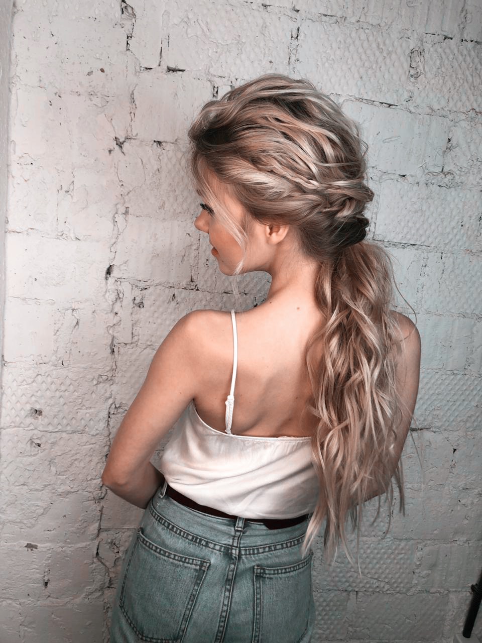 Текстурные хвост идеально подойдёт  для свадьбы в стиле бохо