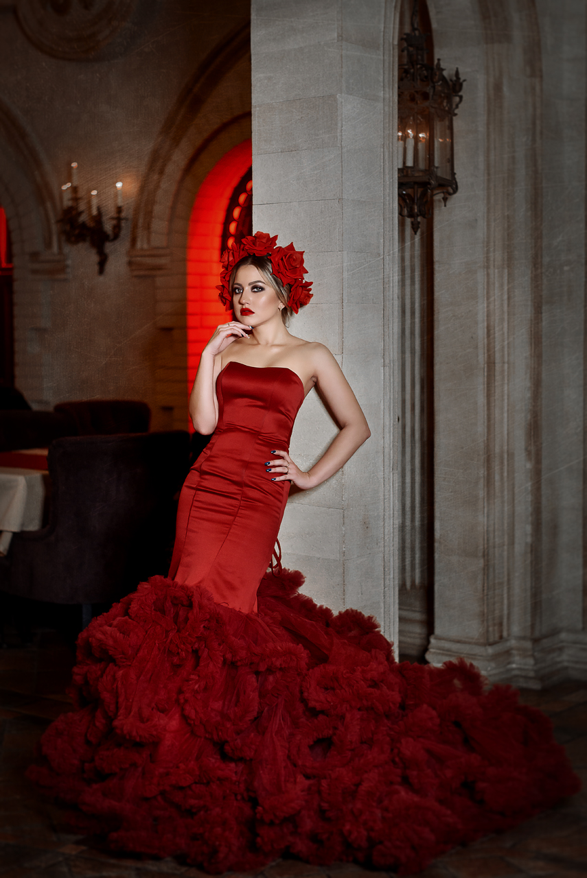 Красное платье в испанском стиле