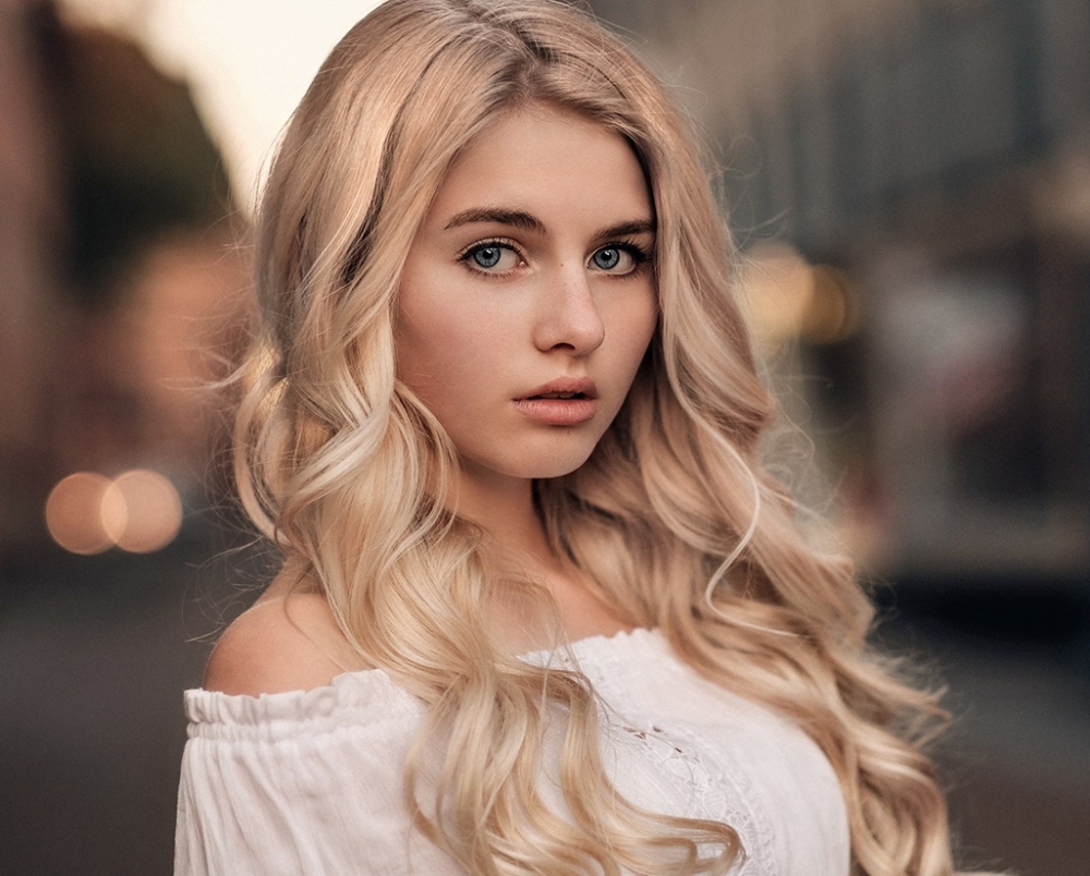 Девушки блондинки: изображения без лицензионных платежей