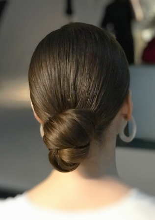 свадебные прически для длинных волос,  низкий пучок, стилист ТАНЯ РАЕВА