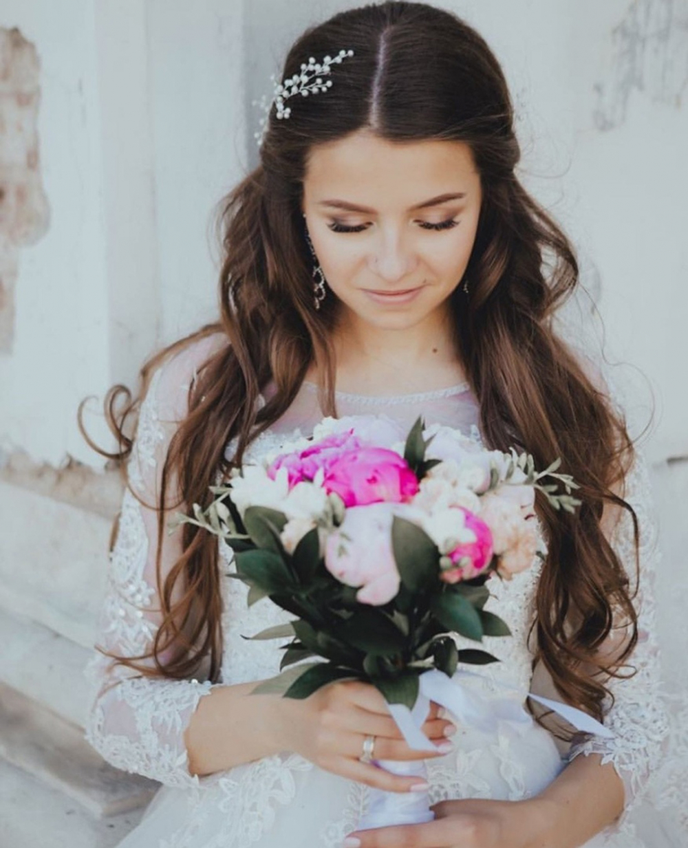 Легкий, нежный, естественный образ, то, что сейчас в моде.