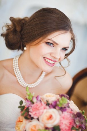 Образ невесты с ассиметричным пучком