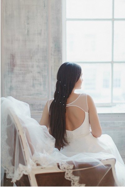 Невеста с распущенными волосами