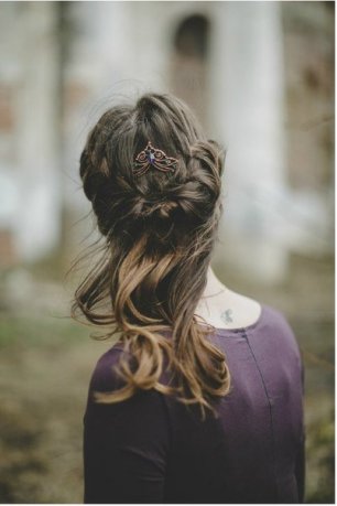 Прическа с плетением