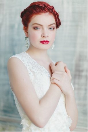 Яркий макияж для зимней невесты