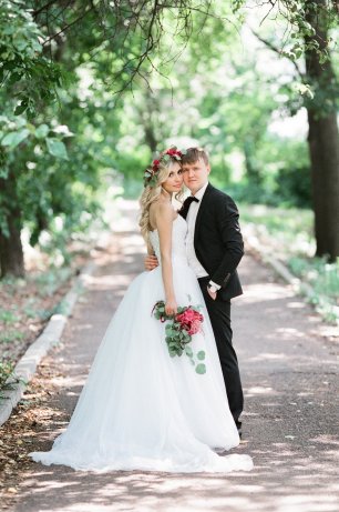 Летняя свадебная прогулка в парке