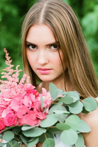 Как выбрать профессионального визажиста на свадьбу?