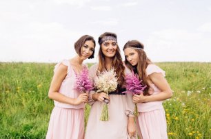 Невеста с подружками. Свадьба в стиле бохо