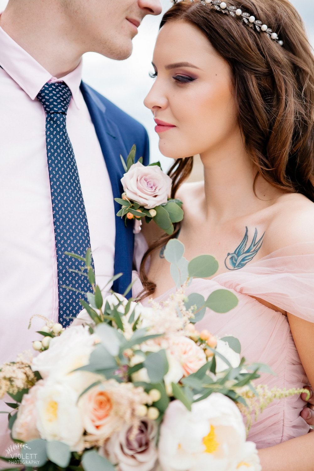 Визажист-стилист: Алена Харченко https://vk.com/clubmakeupkrasnodar
Фотограф: Виолетта  https://vk.com/violettphoto
Невеста: Анастасия Колесникова 