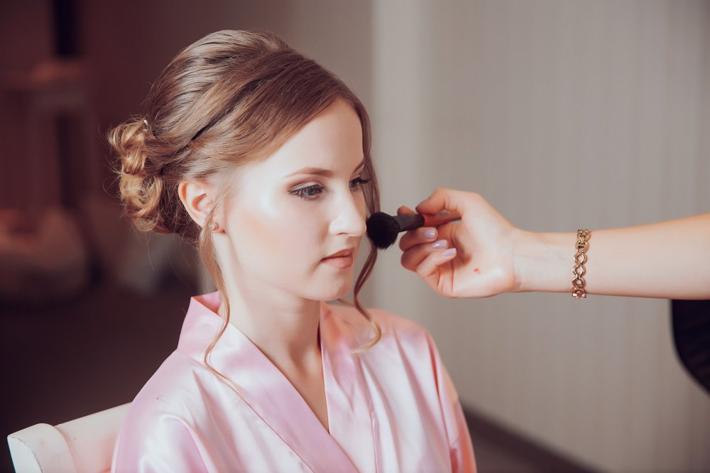  Визажист-стилист: Алена Харченко https://vk.com/clubmakeupkrasnodar
Фотограф: Оксана Карауш https://vk.com/oksana_karaush
Невеста: Анастасия Ганеева