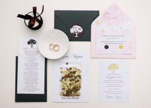 Приглашение с нежными акварельными пионами