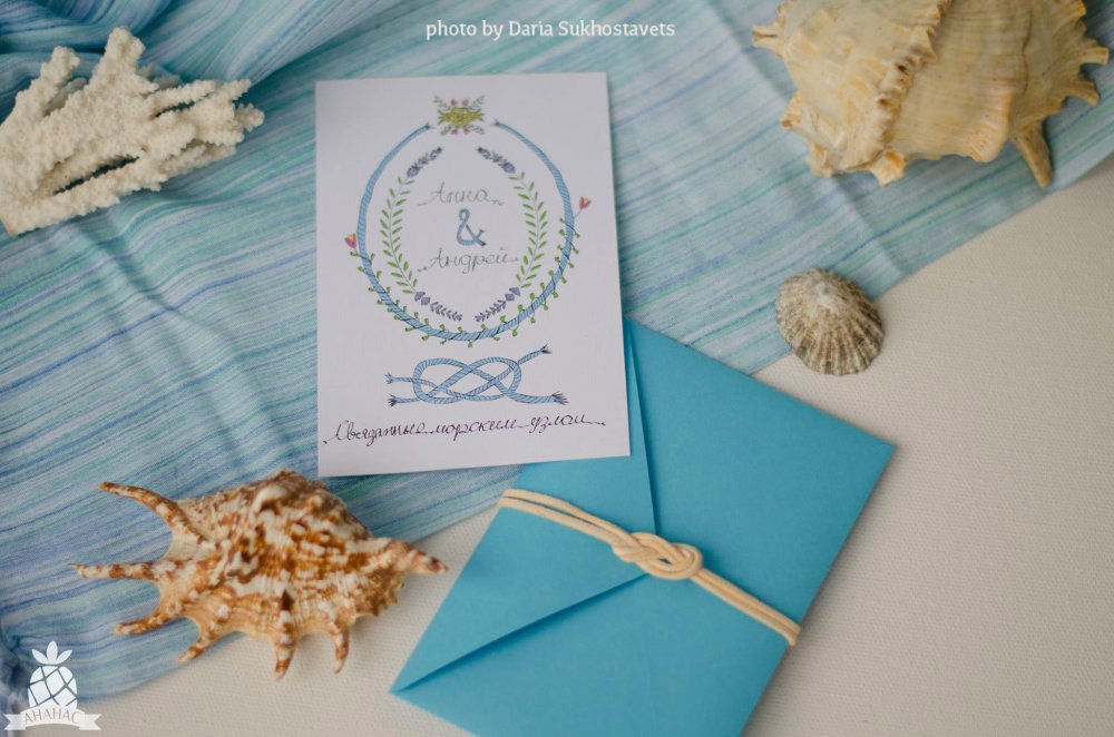 Набор полиграфии на свадьбу: двусторонняя карточка приглашение, конверт с цветной подложкой, наклейка-застежка с инициалами, номерок на стол, именная карточка рассадки гостя, благодарственная карточка, коробочка-бонбоньерка.