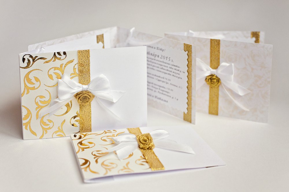 Приглашение бело-золотое