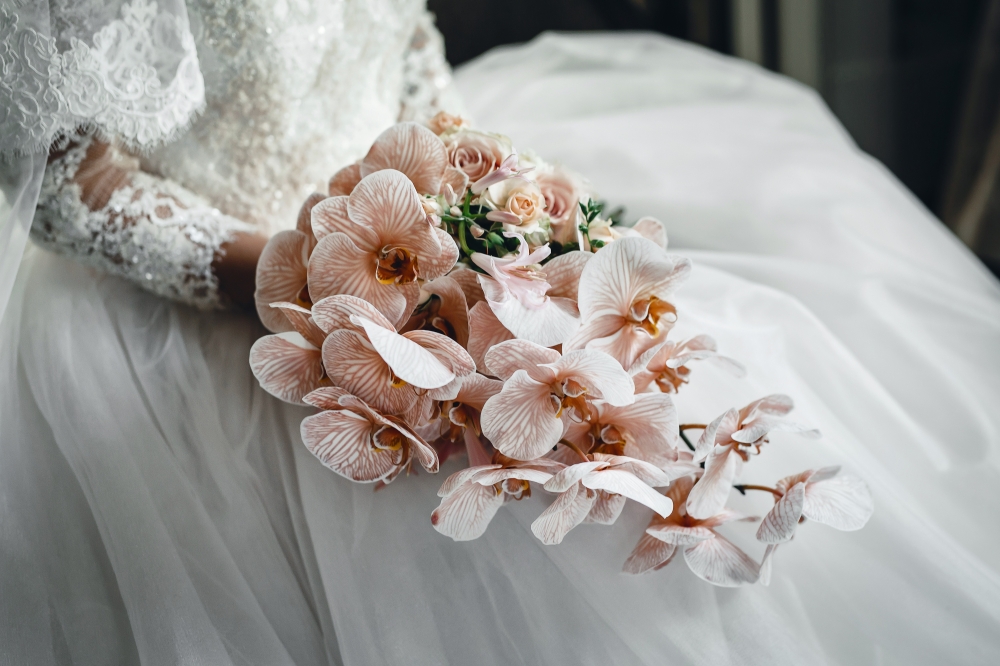 Водопад из орхидей