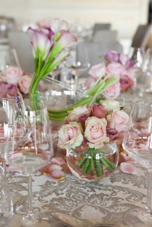 Цветы в декоре свадебного стола