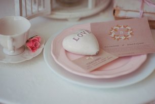 Нежные приглашения и карточки рассадки