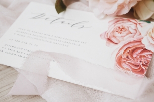 Информационная карточка с нежными акварельными иллюстрациями