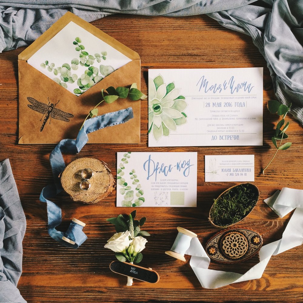 Свадебные приглашения в стиле рустик. Акварельные рисунки на растительную тематику. каллиграфия, ручной рисунок на конвертах.