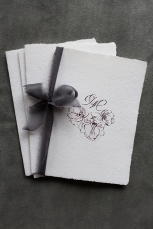 Пригласительное на бумаге ручной работы