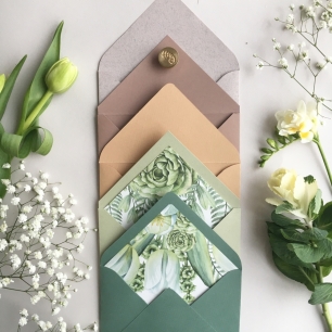 Пригласительные на свадьбу в разных конвертах