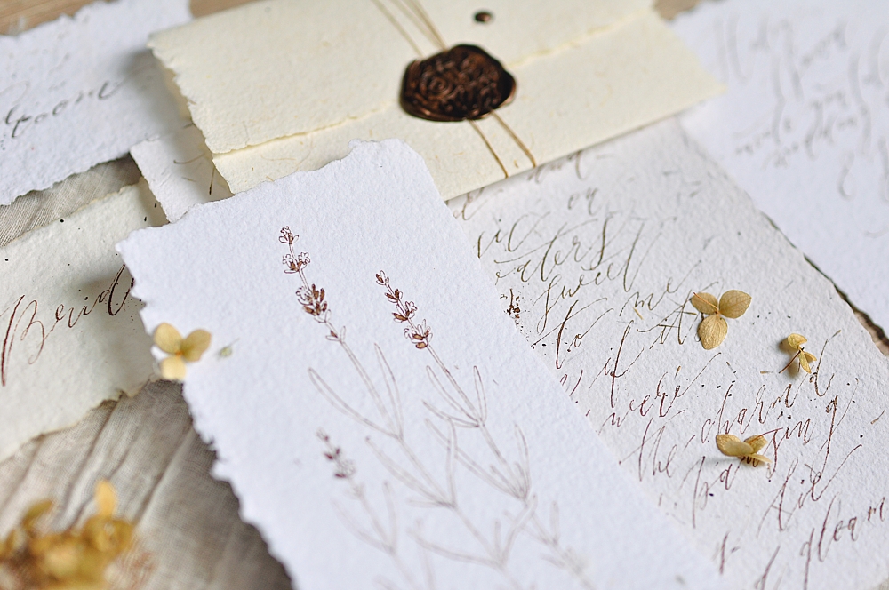 Свадебный сет (декоративная карточка). Бумага ручного отлива с травами, ореховые чернила.