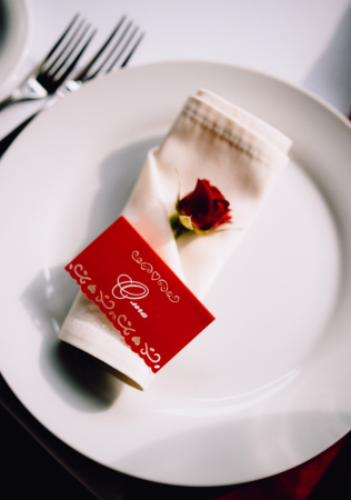 цвет свадьбы 2019, свадьба в красном цвете, свадьба в бордовом цвете, полиграфия EXQUISITE GRAPHICS