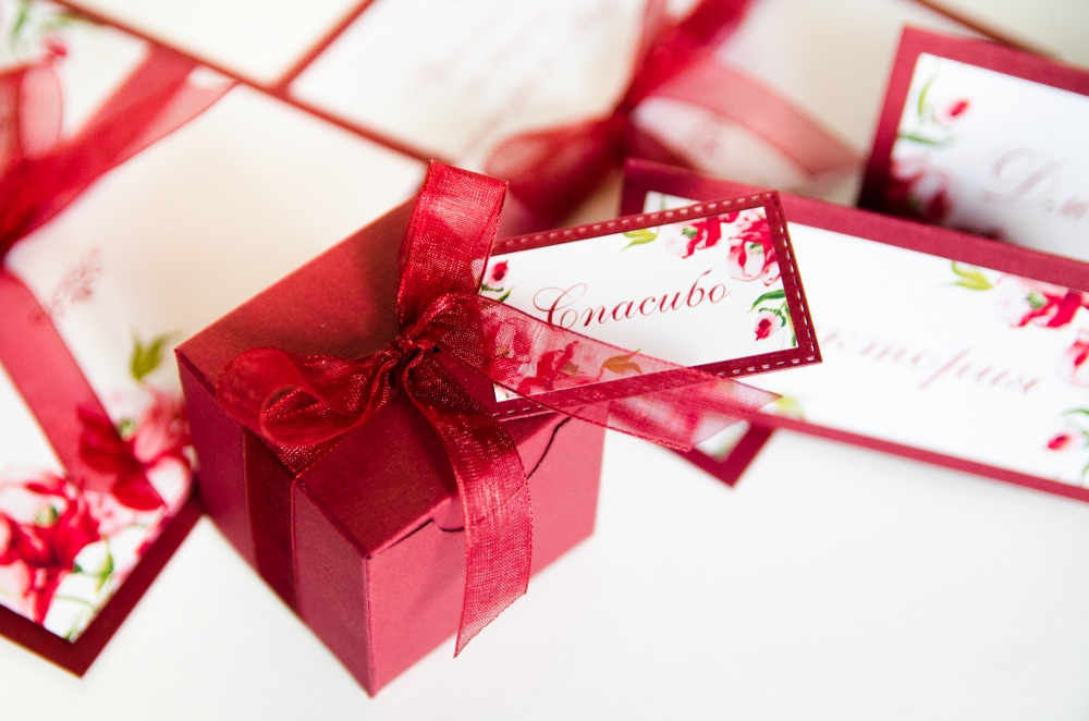 Приглашения на свадьбу в цвет торжества.