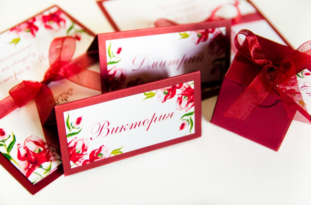 Приглашения на свадьбу в цвет торжества.