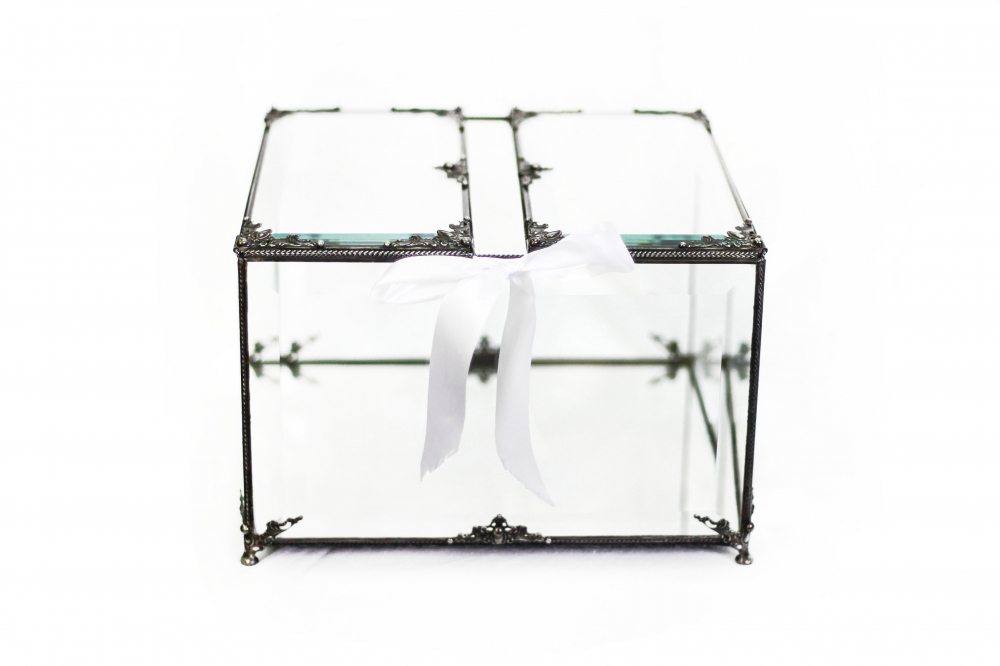 Дисплей для подарков в конвертах 
размер 25*25см, глубина 15см.
Изготовляется под заказ, срок изготовления 1 месяц.
Может быть изготовлен по вашим размерам. 