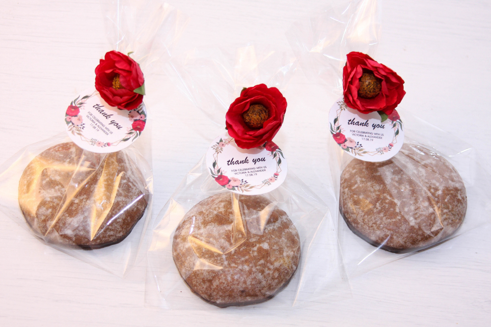 Бонбоньерки на свадьбу с пряником

Размер: 15х8 см
Стоимость - 70 руб./шт.