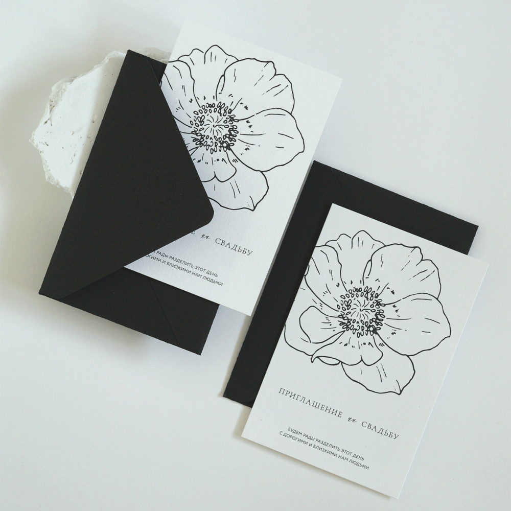 Стильные и лаконичные приглашения произведут впечатление на ваших гостей. Изготовлены из дизайнерской бумаги (пр-во Италия) плотностью 250 гр/м, с добавлением хлопка. Матовая поверхность с приятной текстурой.