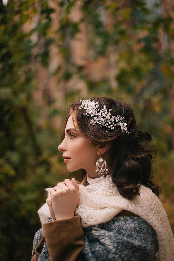 Комплект украшений "Liliya", из крошки натуральных необработанных камней, чешского бисера и ювелирного стекла.