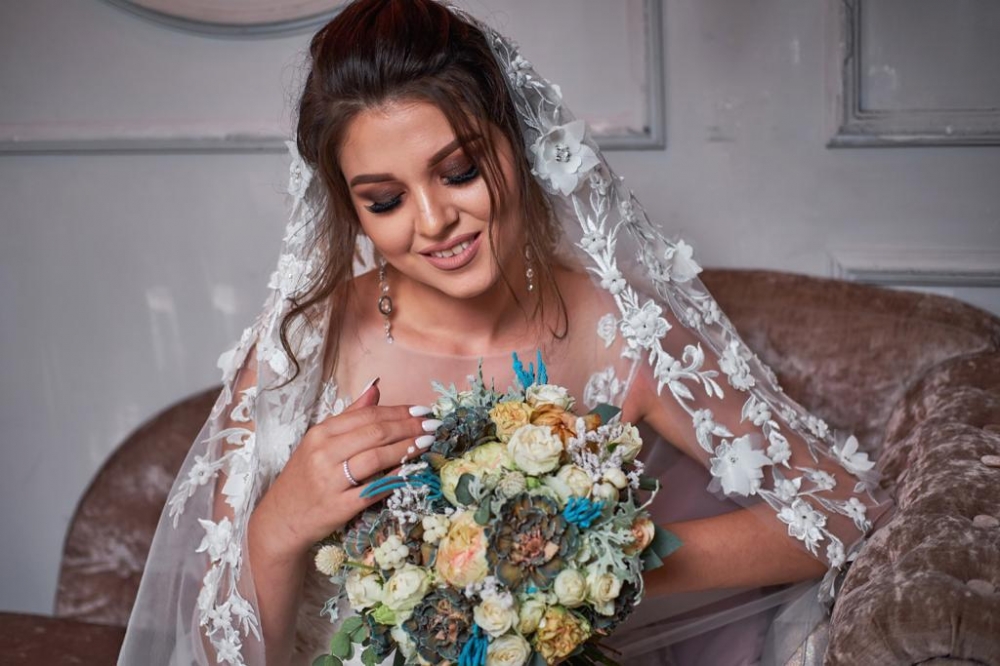 Серьги "Roksi" из горного хрусталя, родированной фурнитуры и фианитов.